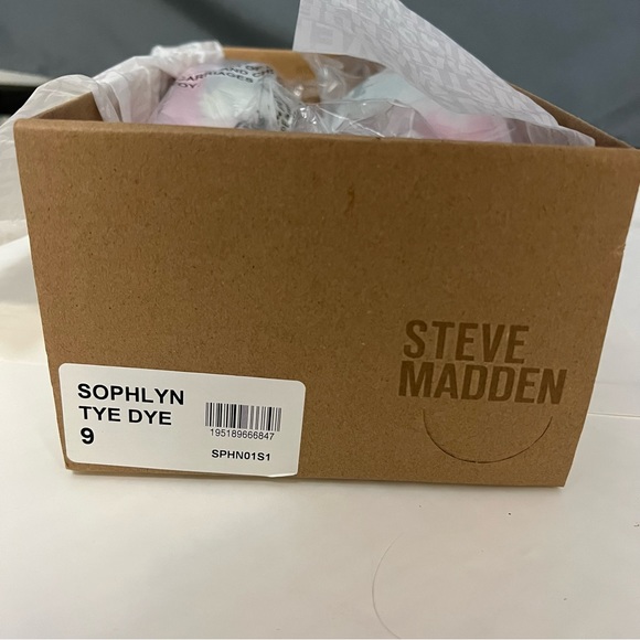 Steve Madden Sophlyn Tie Dye Pink Fluffy Fur Slide Sandals - Picture 4 of 4